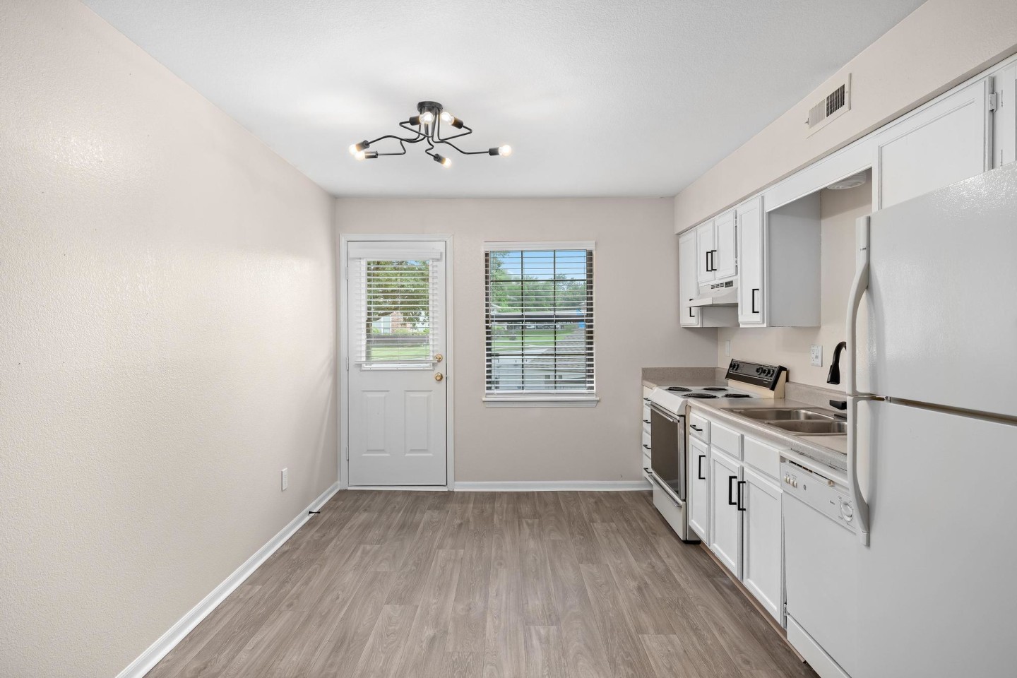 The Arbor Apartments and Townhomes Image 25
