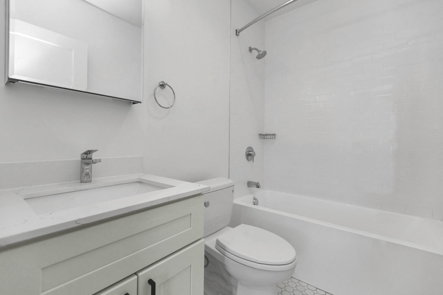 2730 SACRAMENTO Apartments Image 11