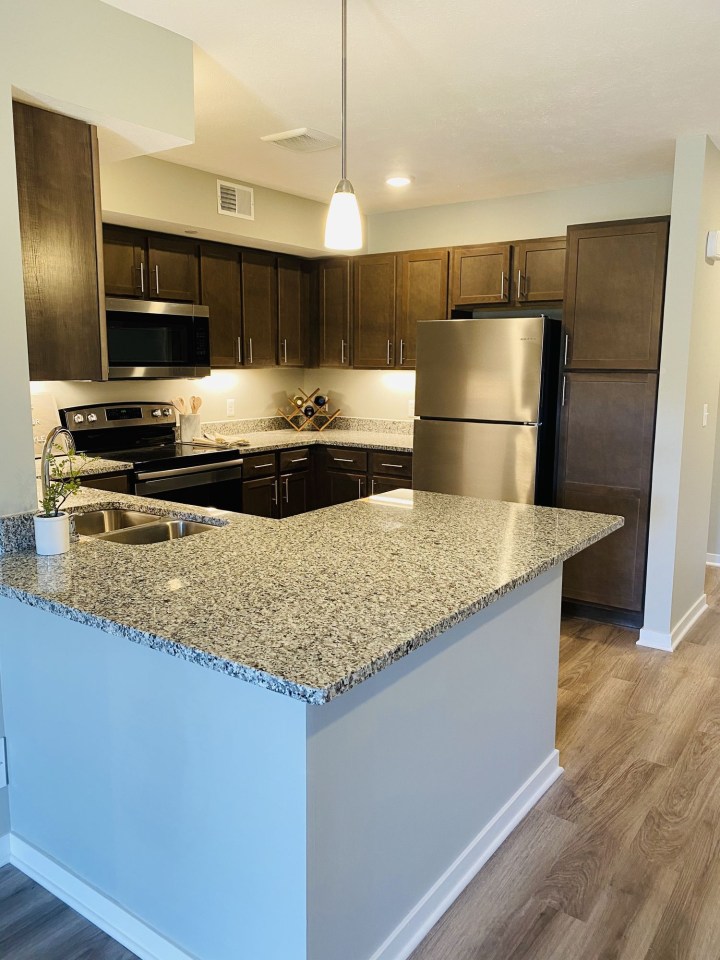 Lakeshore Flats Image 15