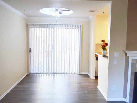 Warner Courtyard Apartments Image 18