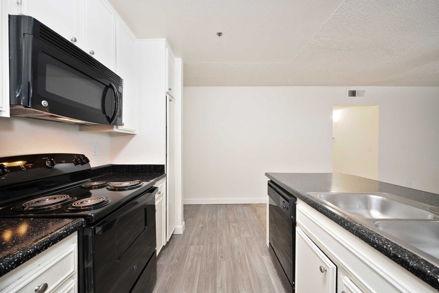 Elán Cardiff by the Sea Apartment Homes Image 9