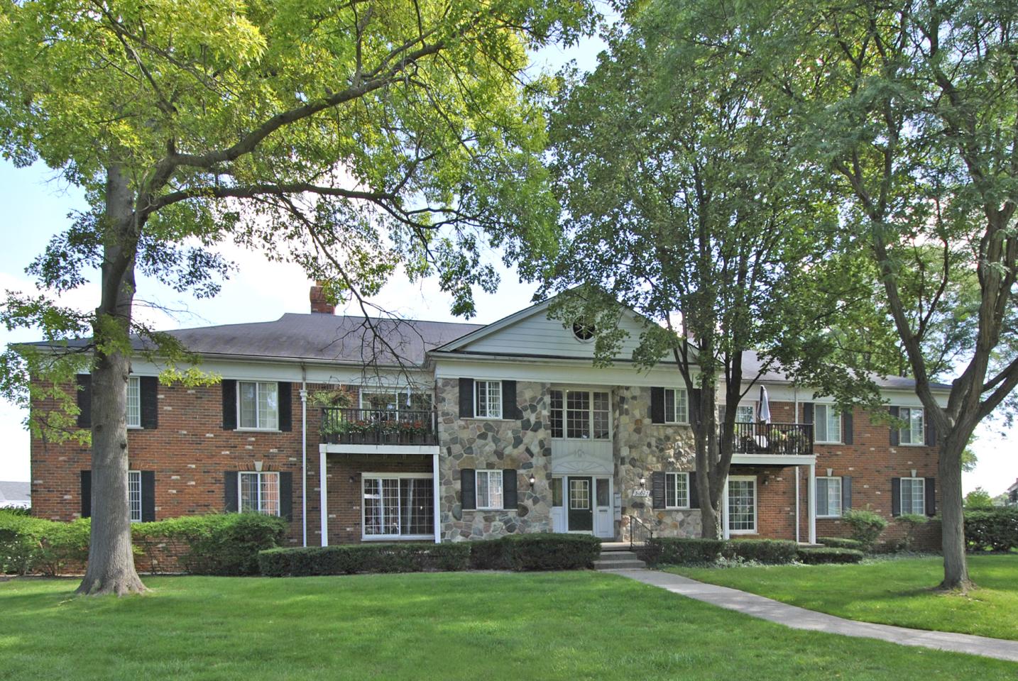 Huntley Square Image 12