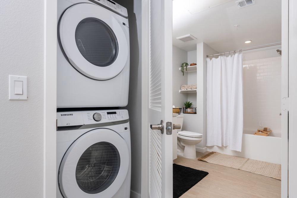 Downtown Ontario Luxury Apartments Image 9