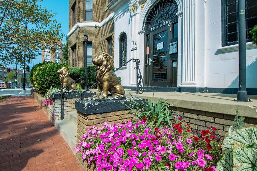 Connecticut Avenue Apartments Image 12