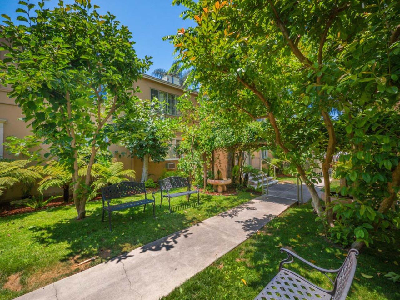 1136-1160 N. El Centro Ave. Image 2