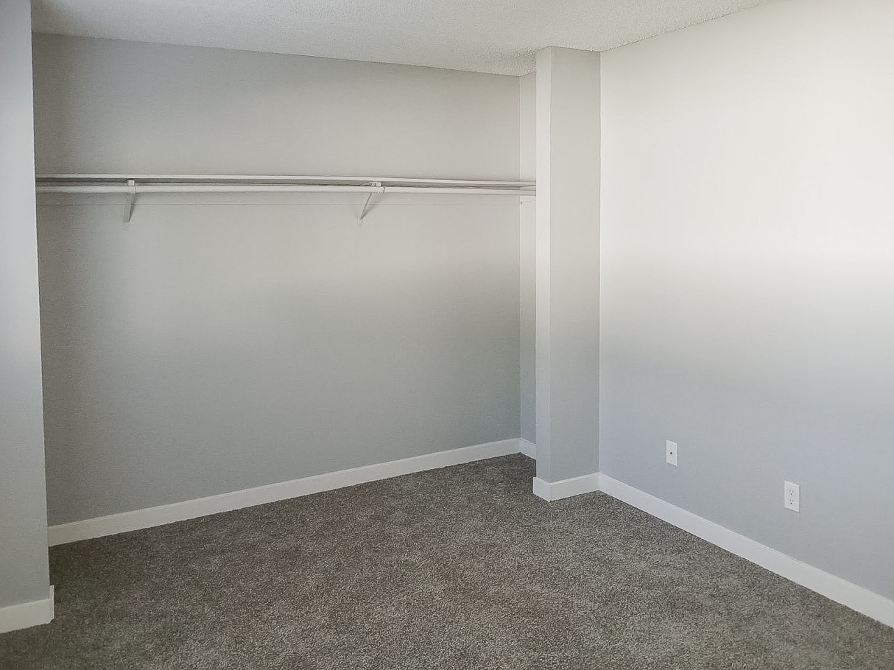 Phoenix Court Apartments Image 16