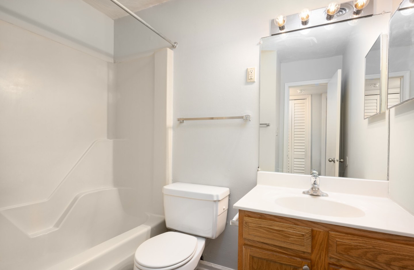 Cedar Point Apartments Image 3