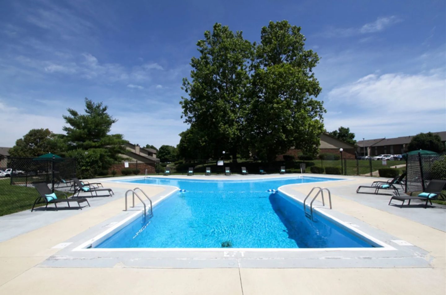 Cross Lakes Apartments Image 17