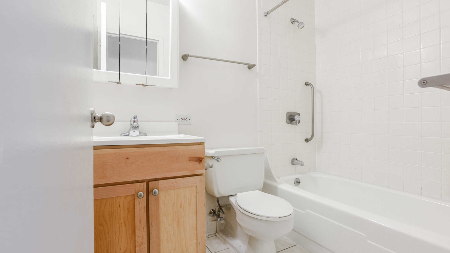 929 House Image 36