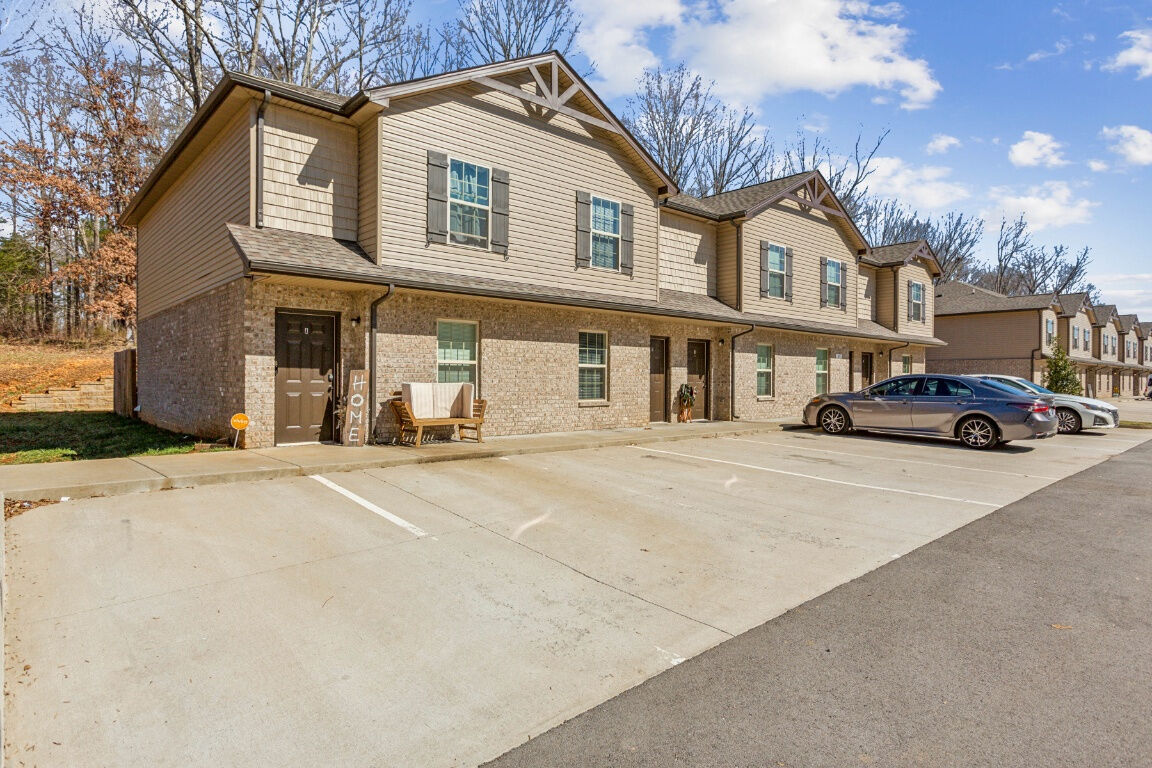 Center Pointe Townhomes Image 1