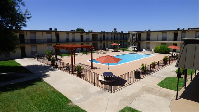 Century Plaza Apartment Homes Image 5