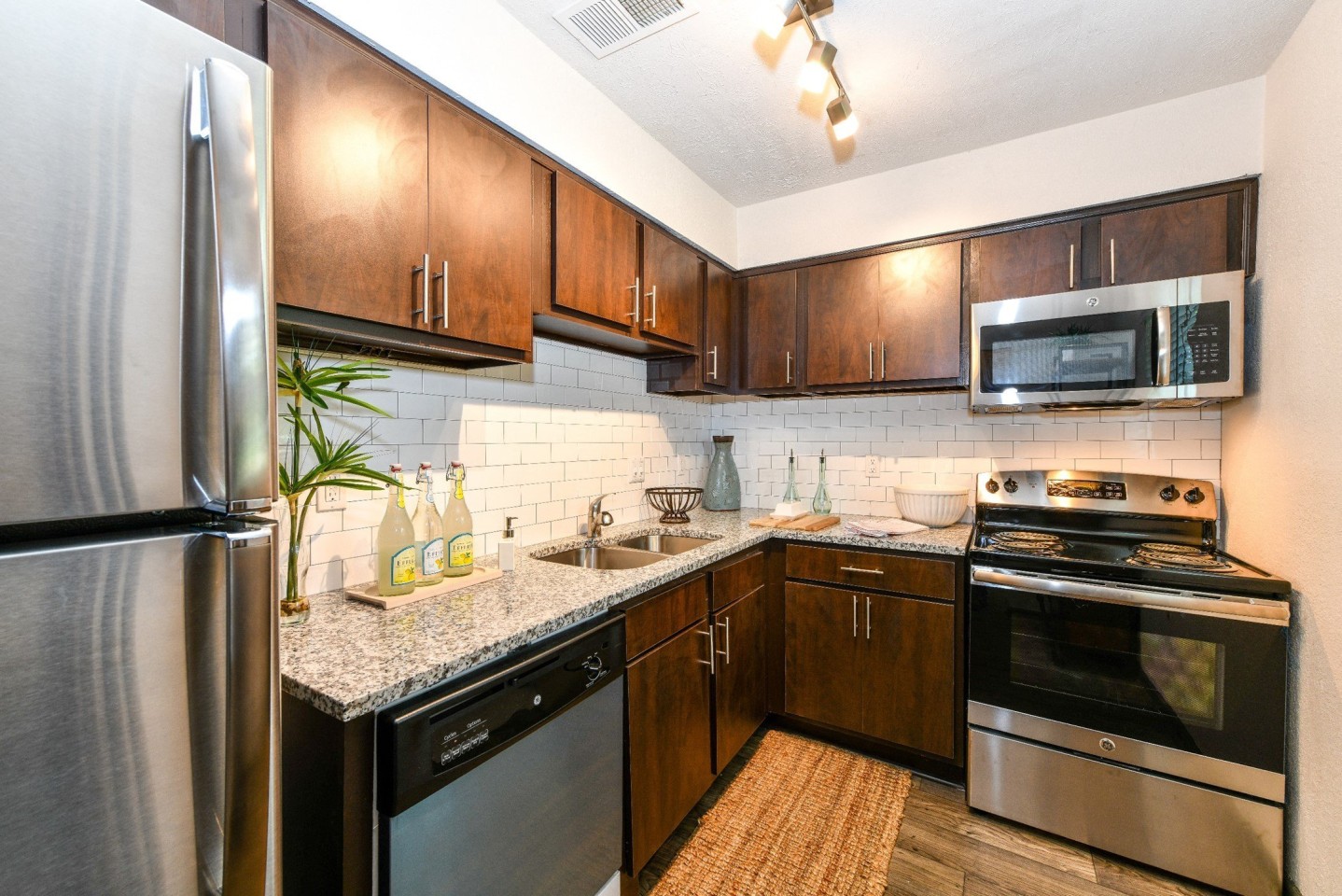 Elme Sandy Springs Image 17