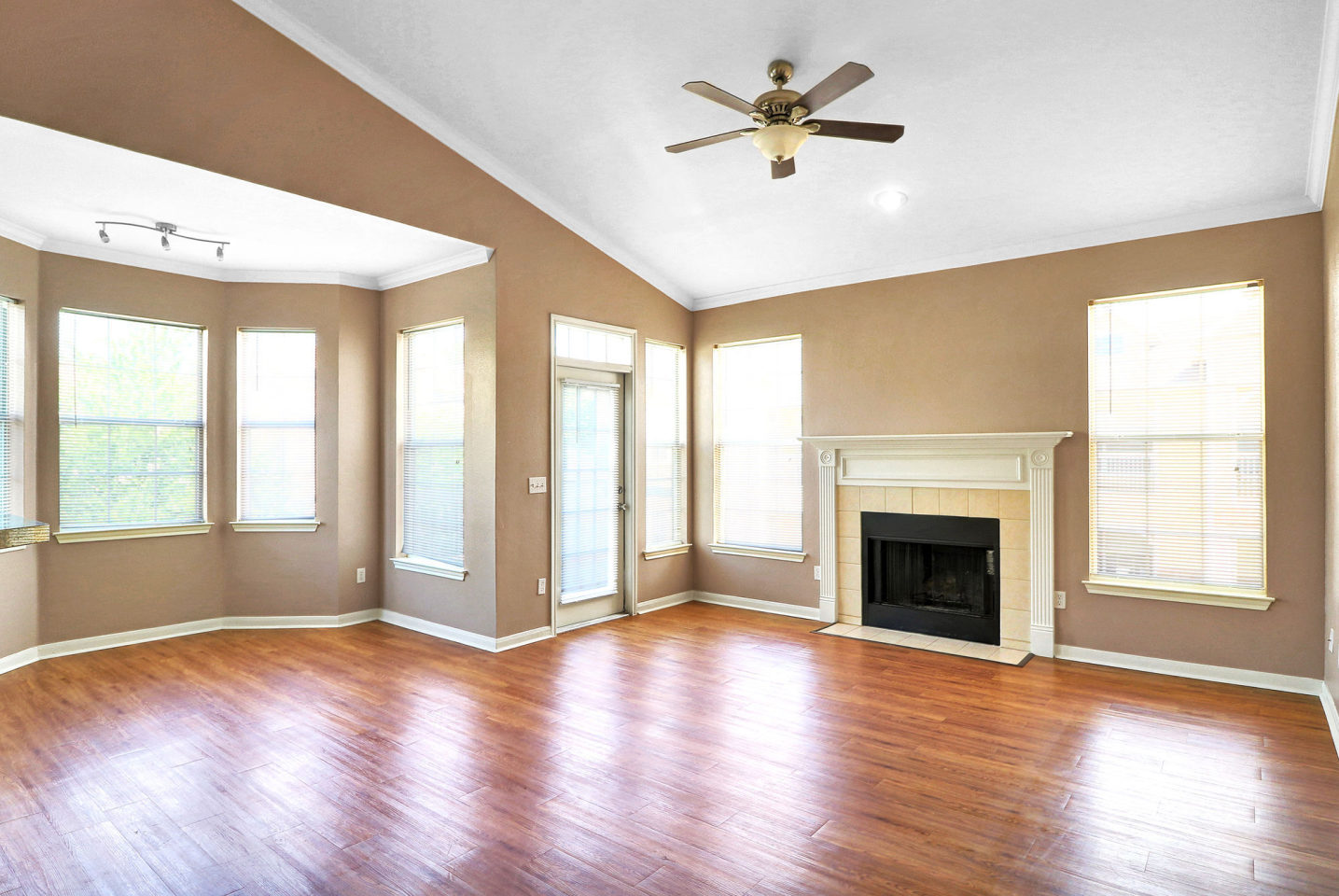 Stone Manor Image 49