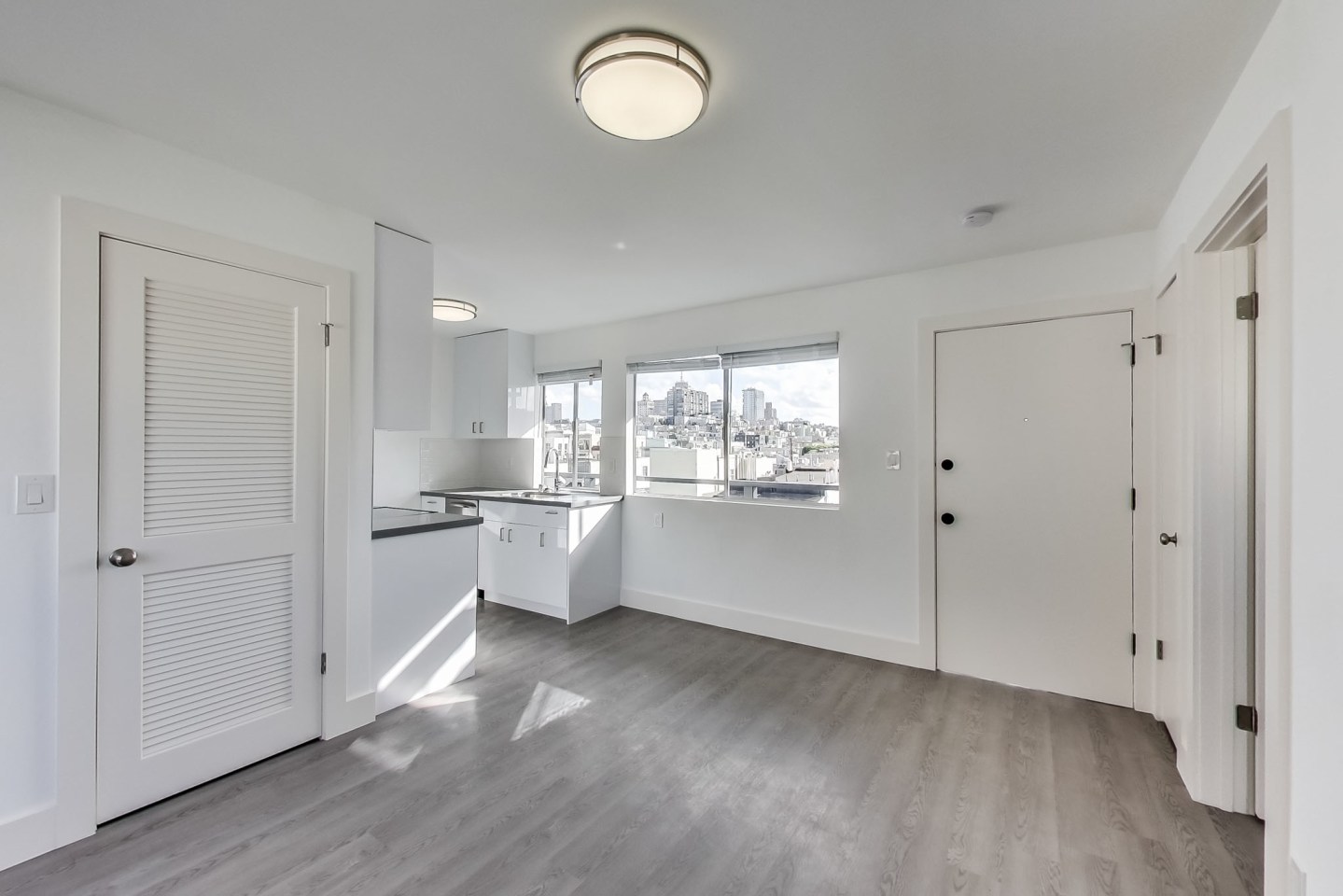 2240 LARKIN Street Image 1