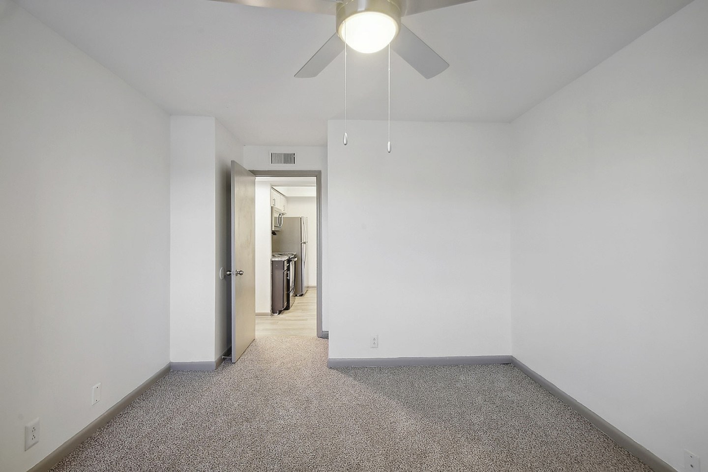 Iroquois Apartments Image 44