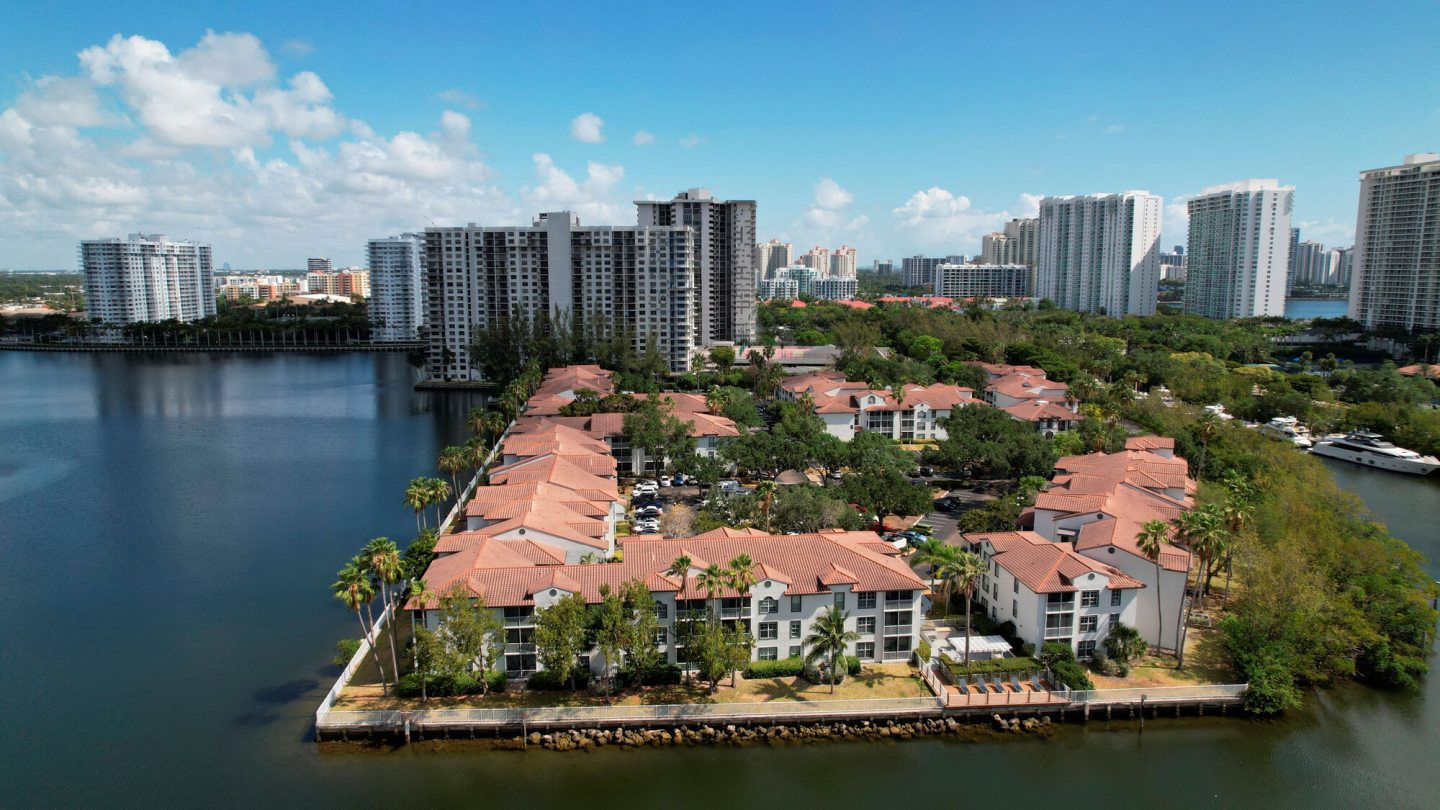 Town Aventura Image 5