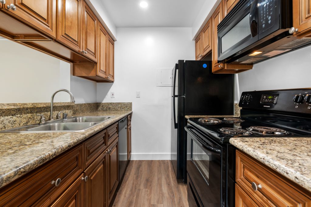 Lombardi Apartments Image 14