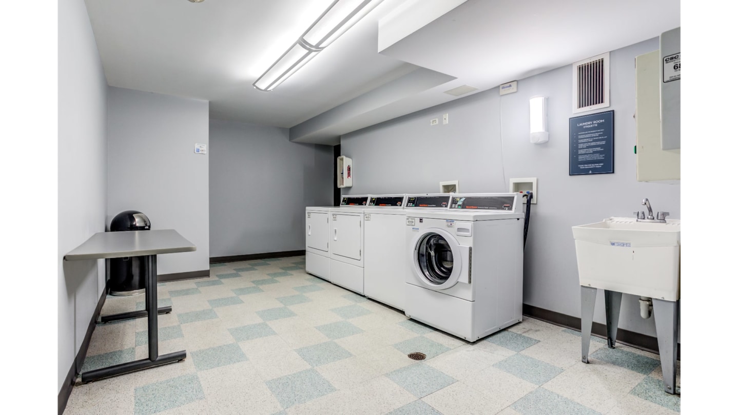 Twin Lake Towers Apartments Image 32