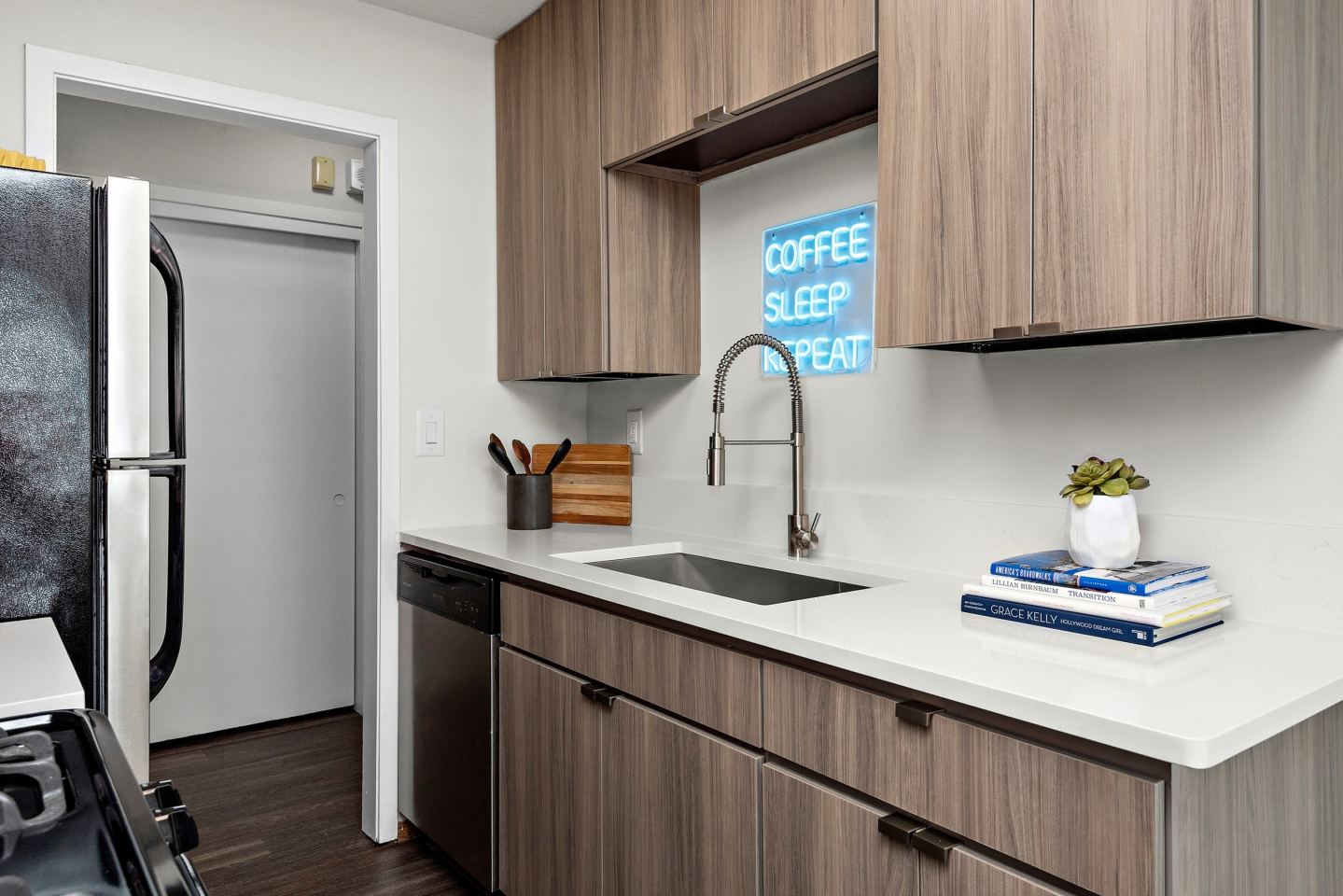 Concierge MN Apartments Image 17