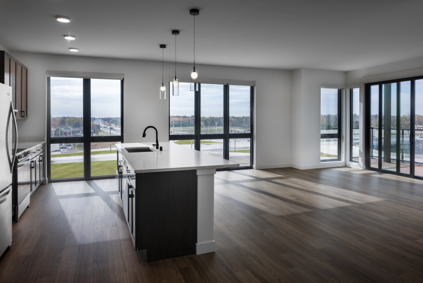 The Symphony Premier Living Image 8