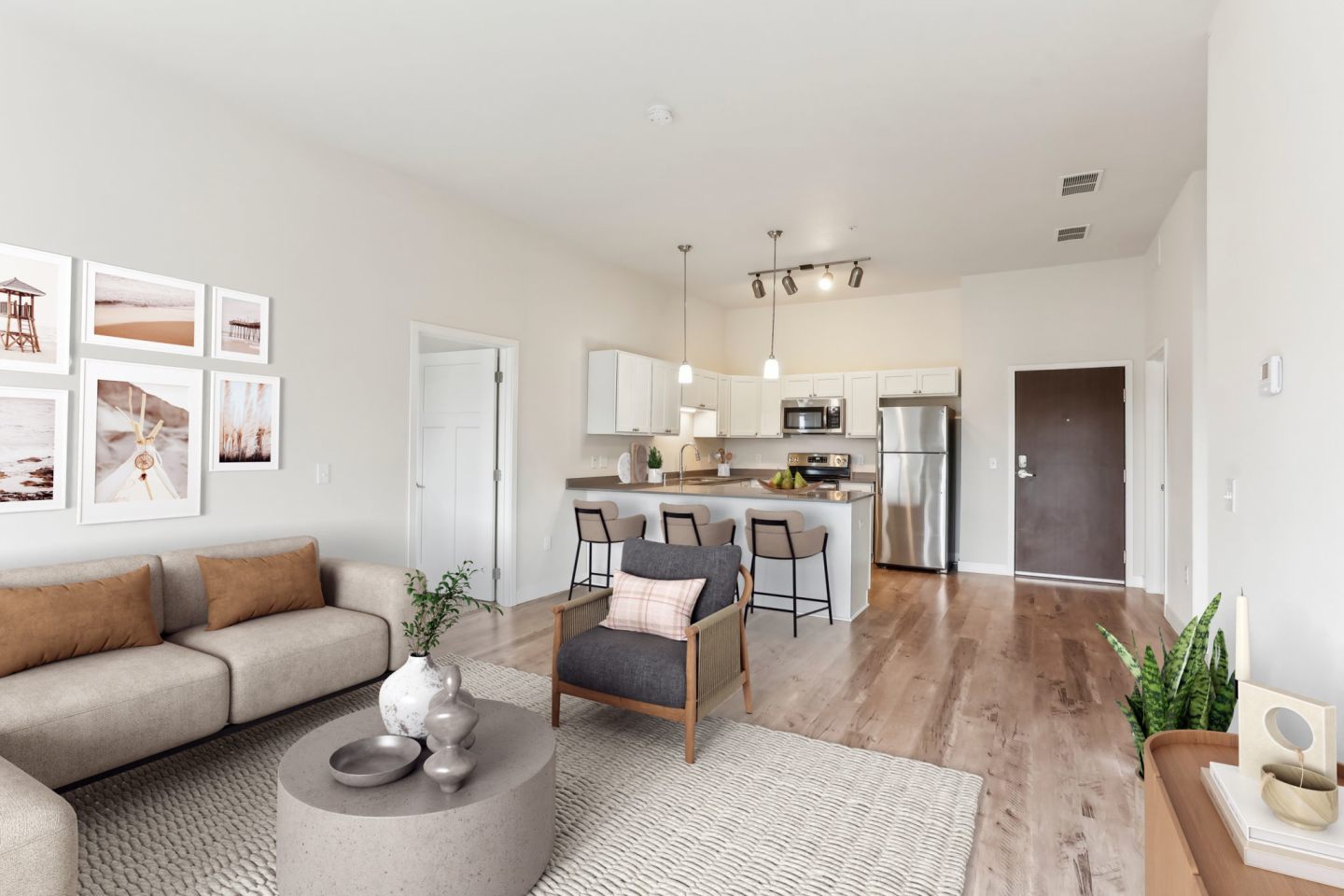 Lake Ridge Luxury Apartments Image 1