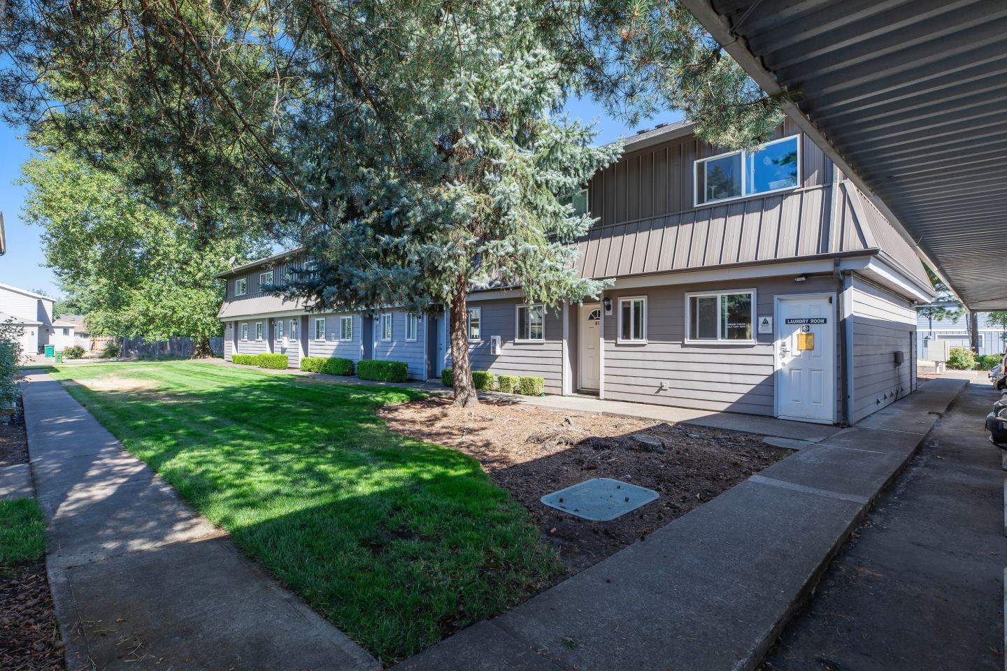 Townhouse Village Apartments Image 3