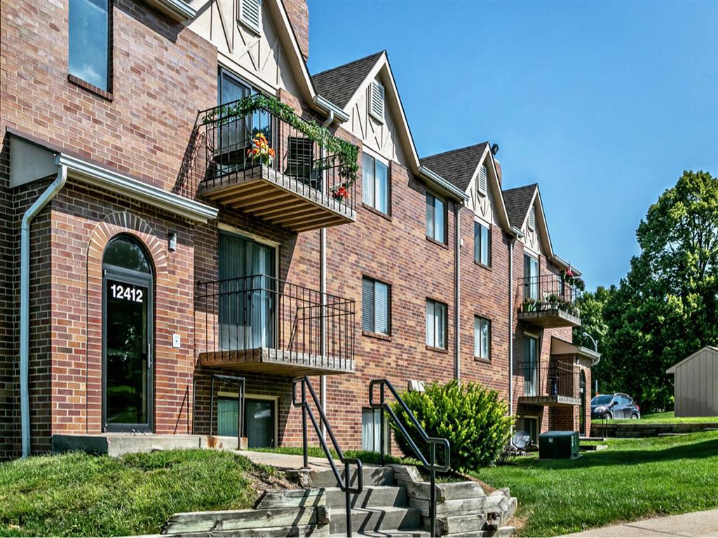 Edgewater Court Apartments Image 10