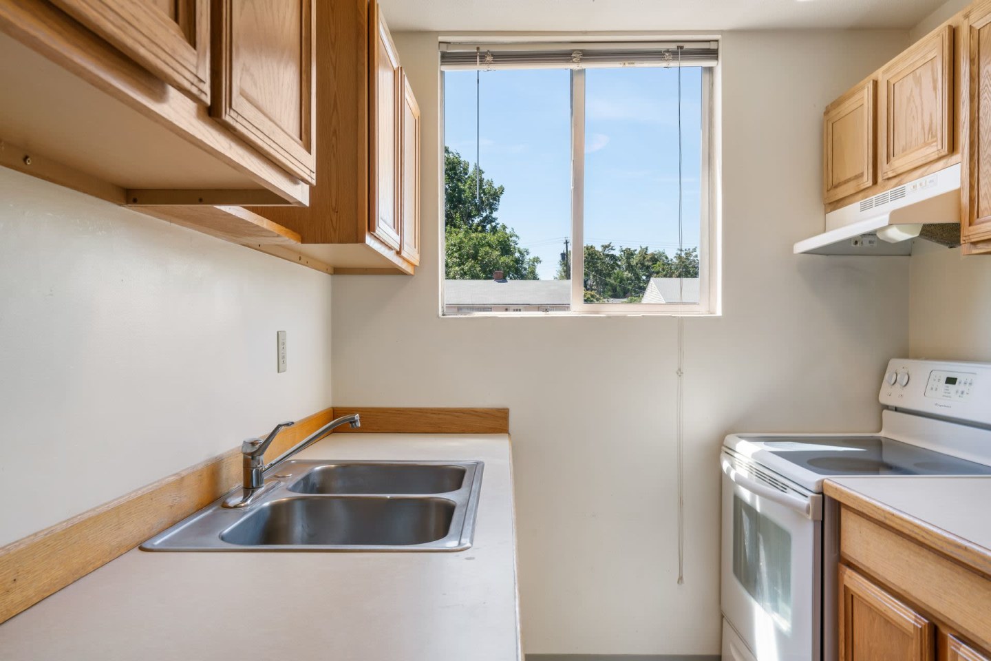 Dolphin Apartments Image 2