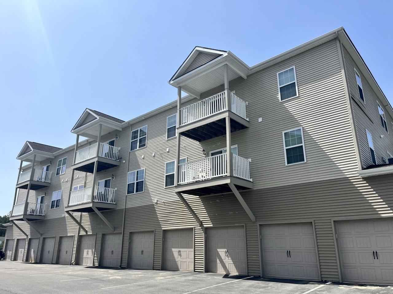 Ridgeview Townhomes and Apartments Image 2