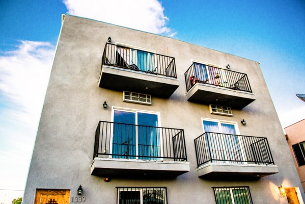 1337 W 36th Place - Co-Living Image 2