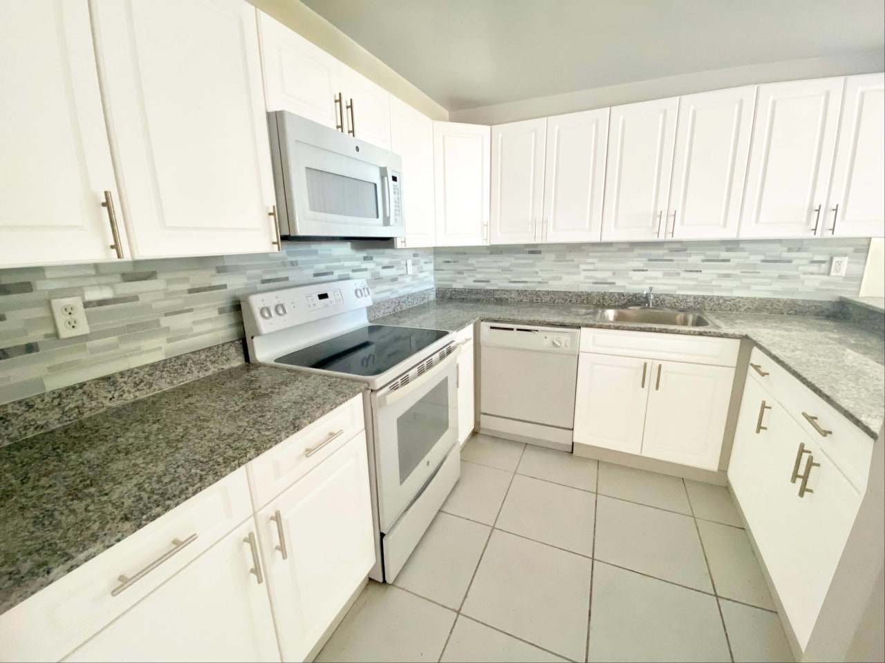 2500 Inverrary Image 12