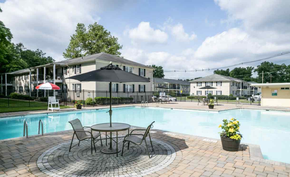 Queens Gardens Apartments Image 3