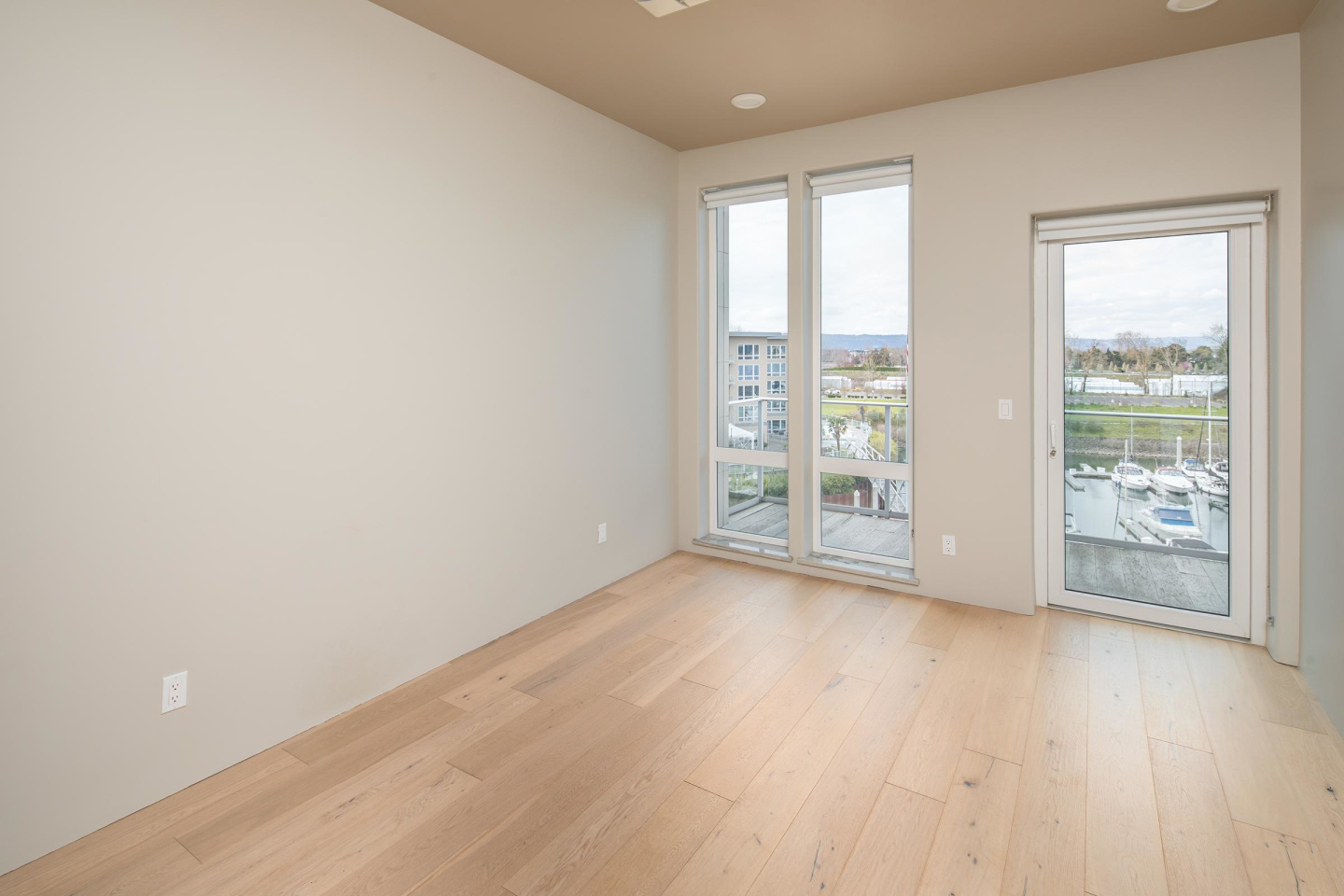 Yacht Harbor Club Image 42