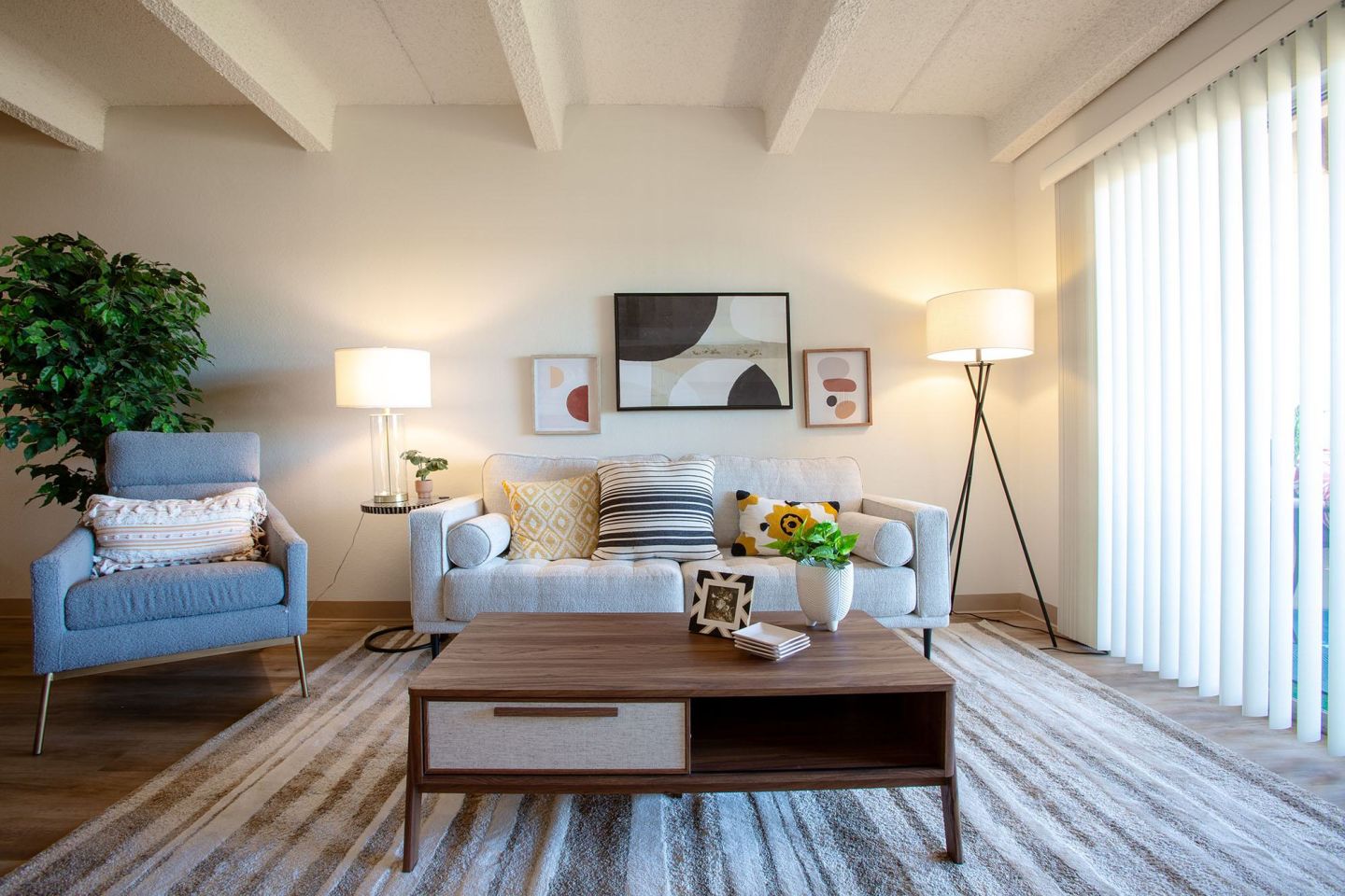 Los Altos Towers Image 15