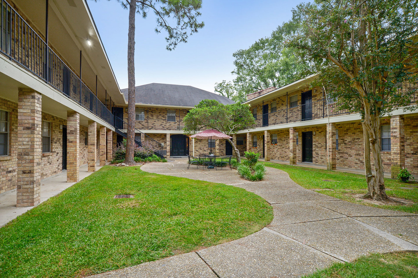 Park Regency Image 19