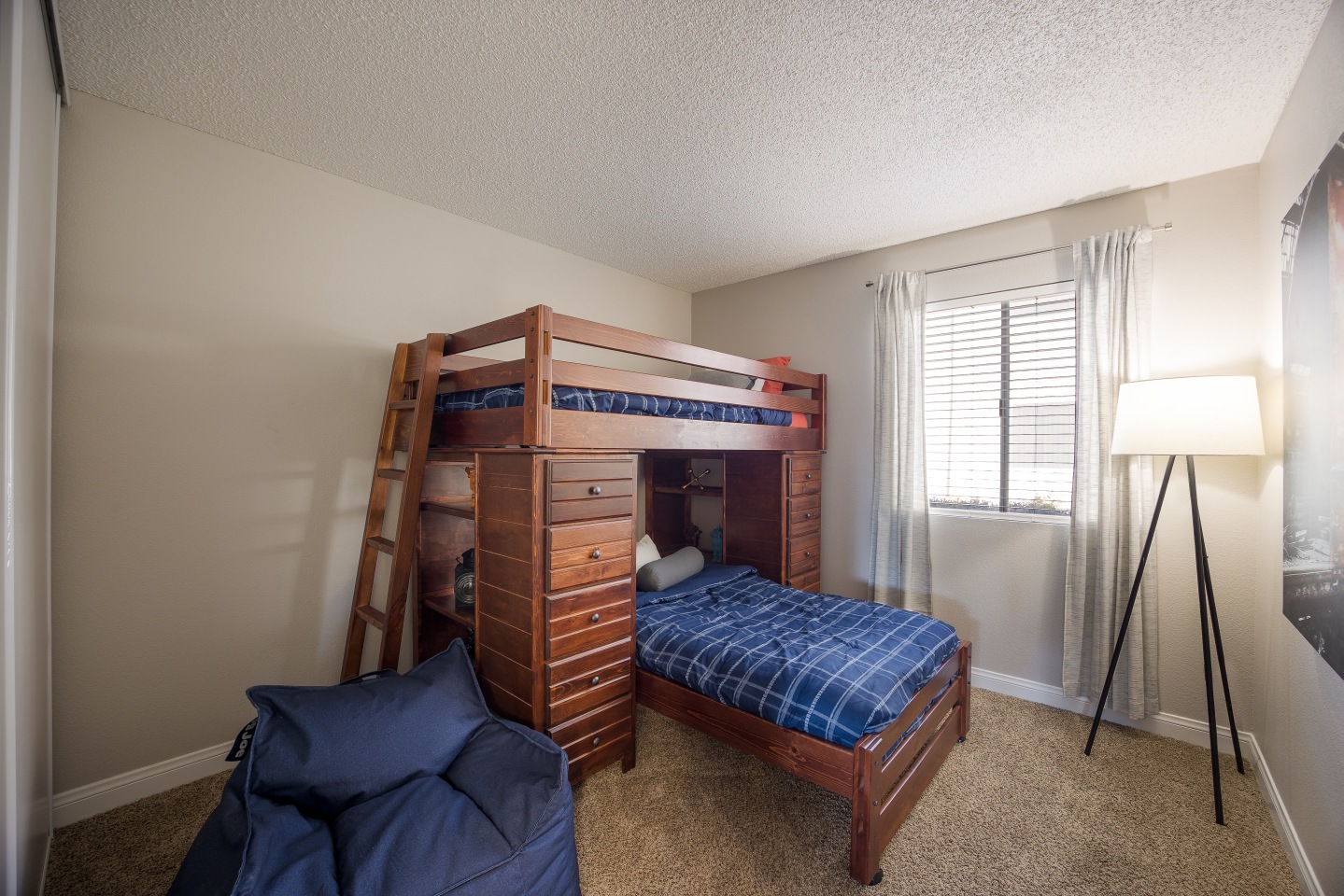2900 Lux Apartment Homes Image 7