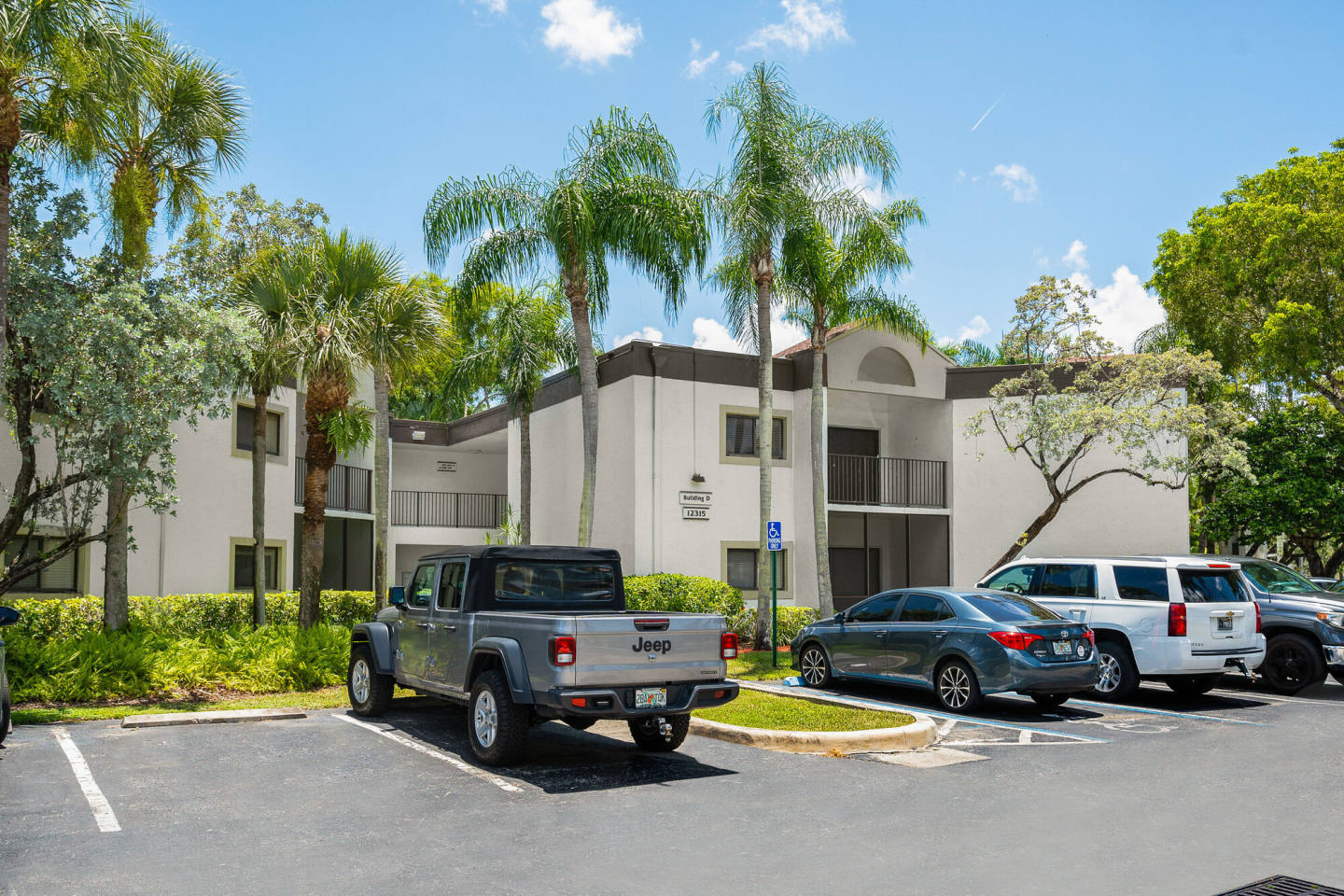 Emerald Palms Image 10
