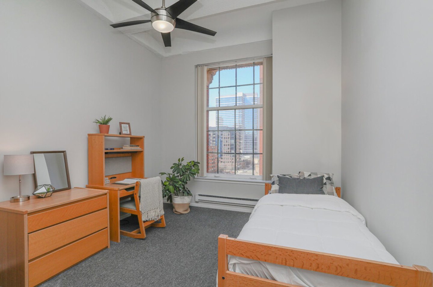 731 Plymouth Image 27