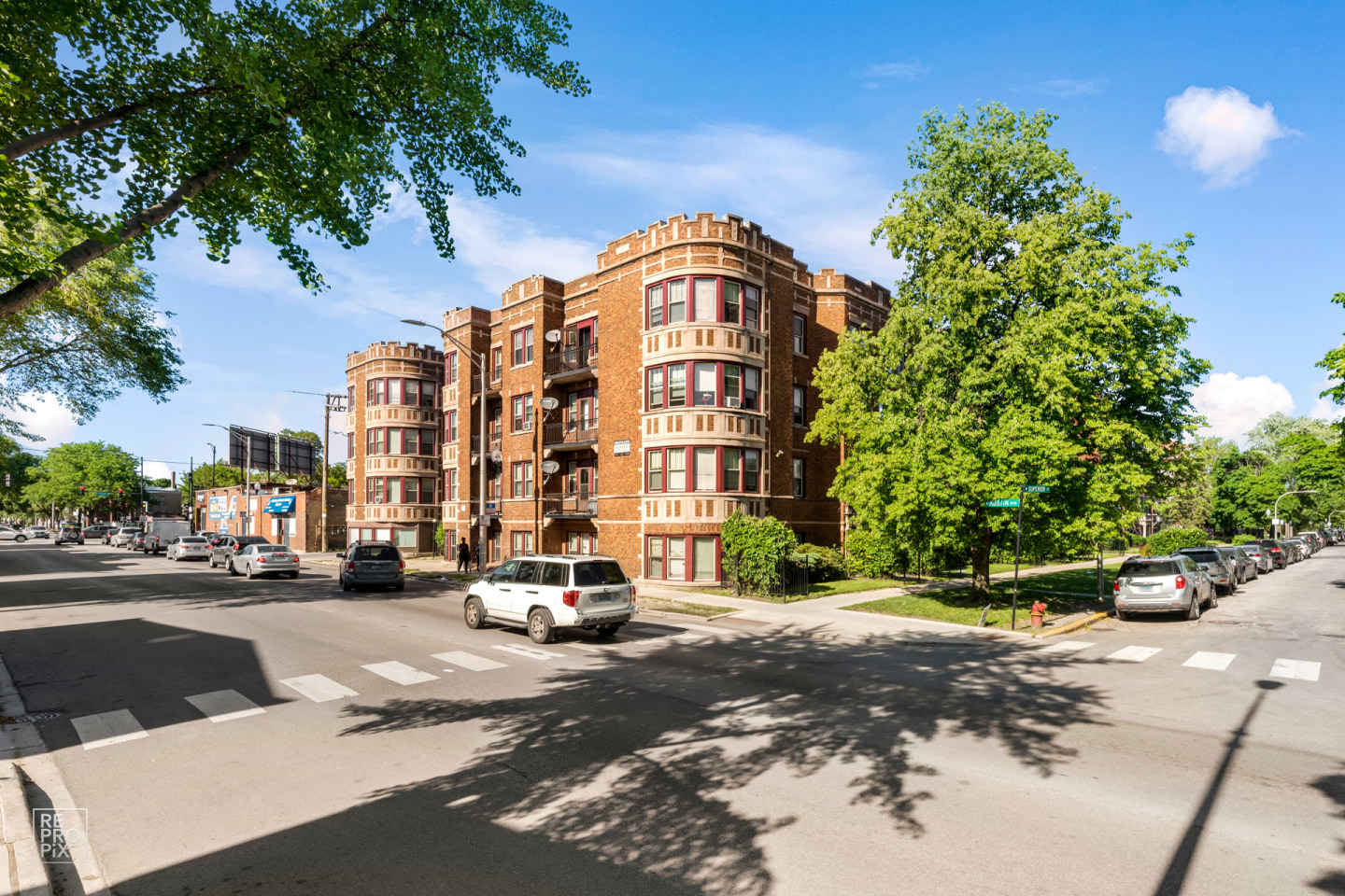 5952-58 W Superior Image 17