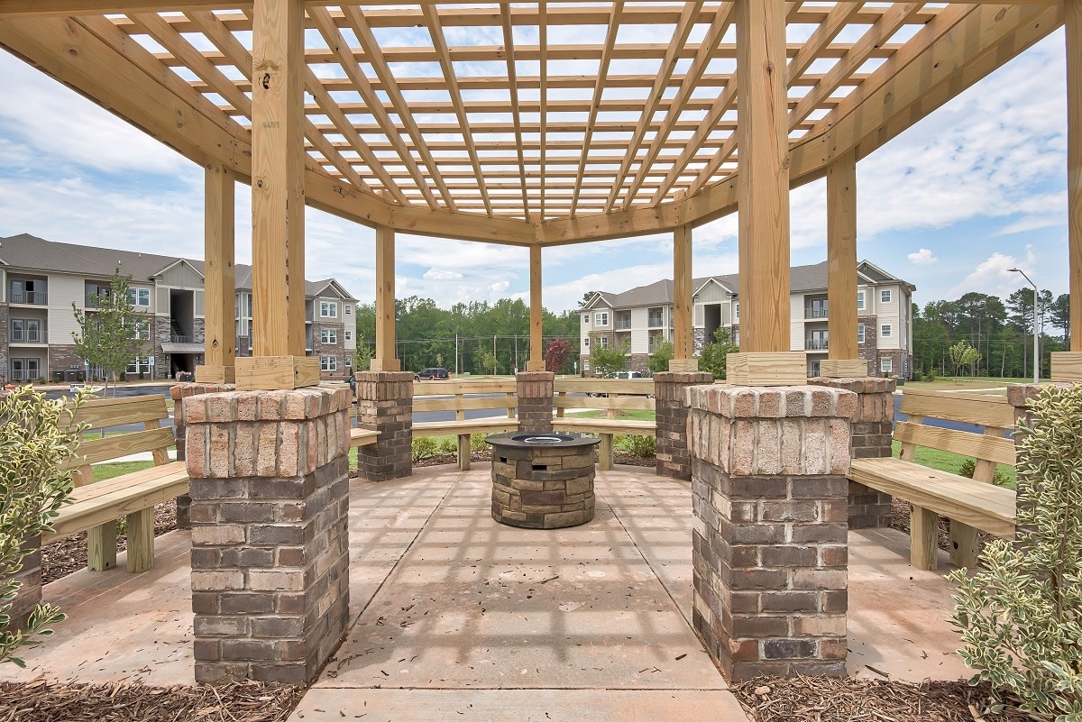Pines at Glen Laurel Luxury Apartments Image 6