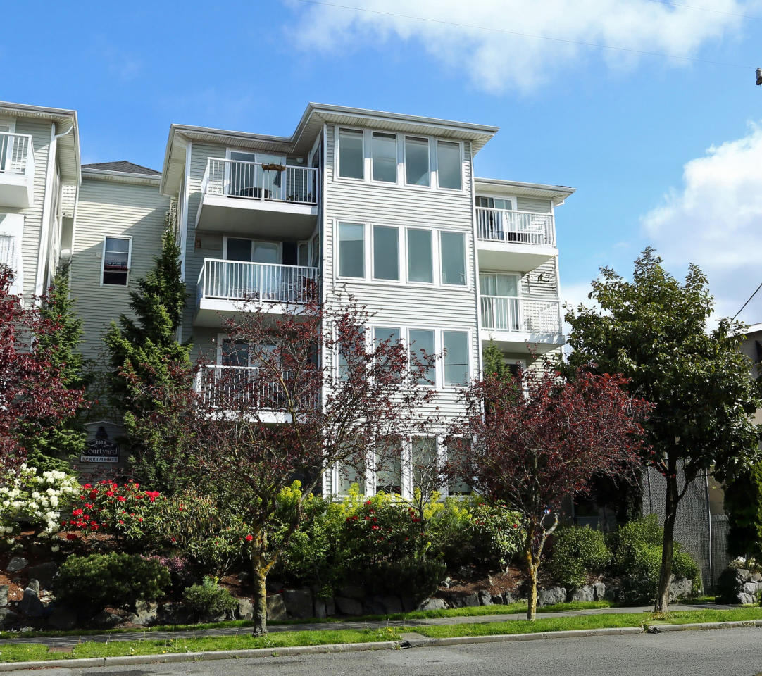 Courtyard Apartments Ballard Image 2