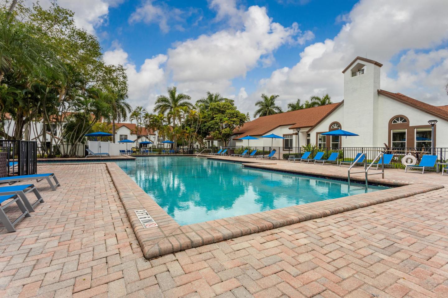 The Landings at Pembroke Lakes Apartments Image 13