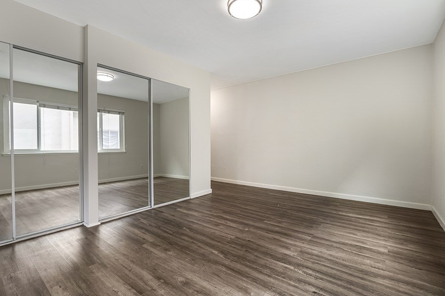 406 Van Buren Ave Image 2