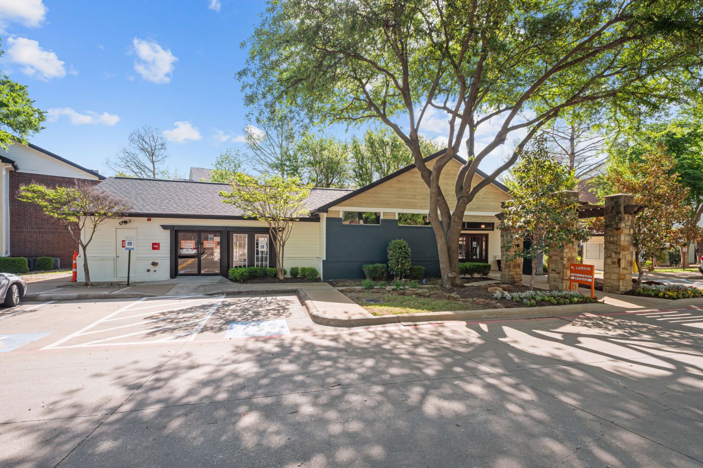 Larkin Apartment Homes Image 37