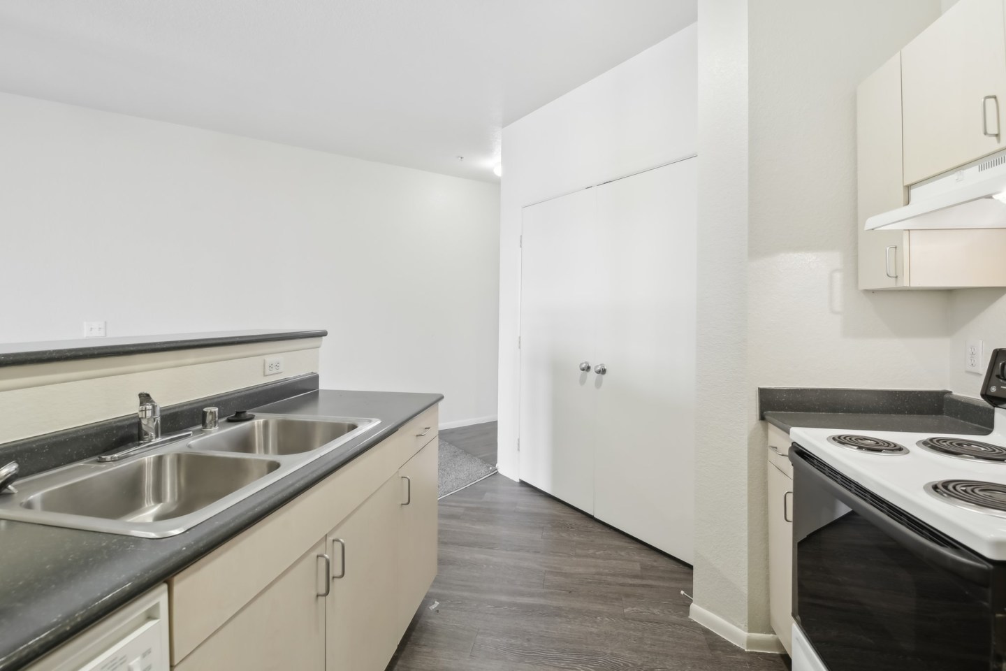 Uptown Square Apartment Homes Image 40