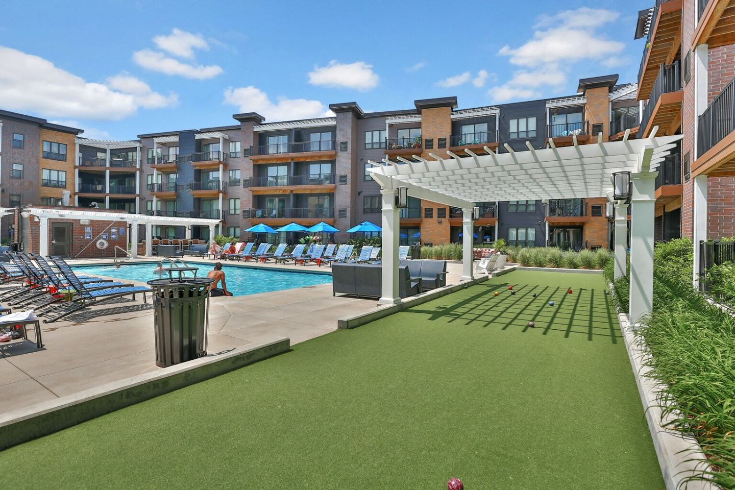 610 West Image 27
