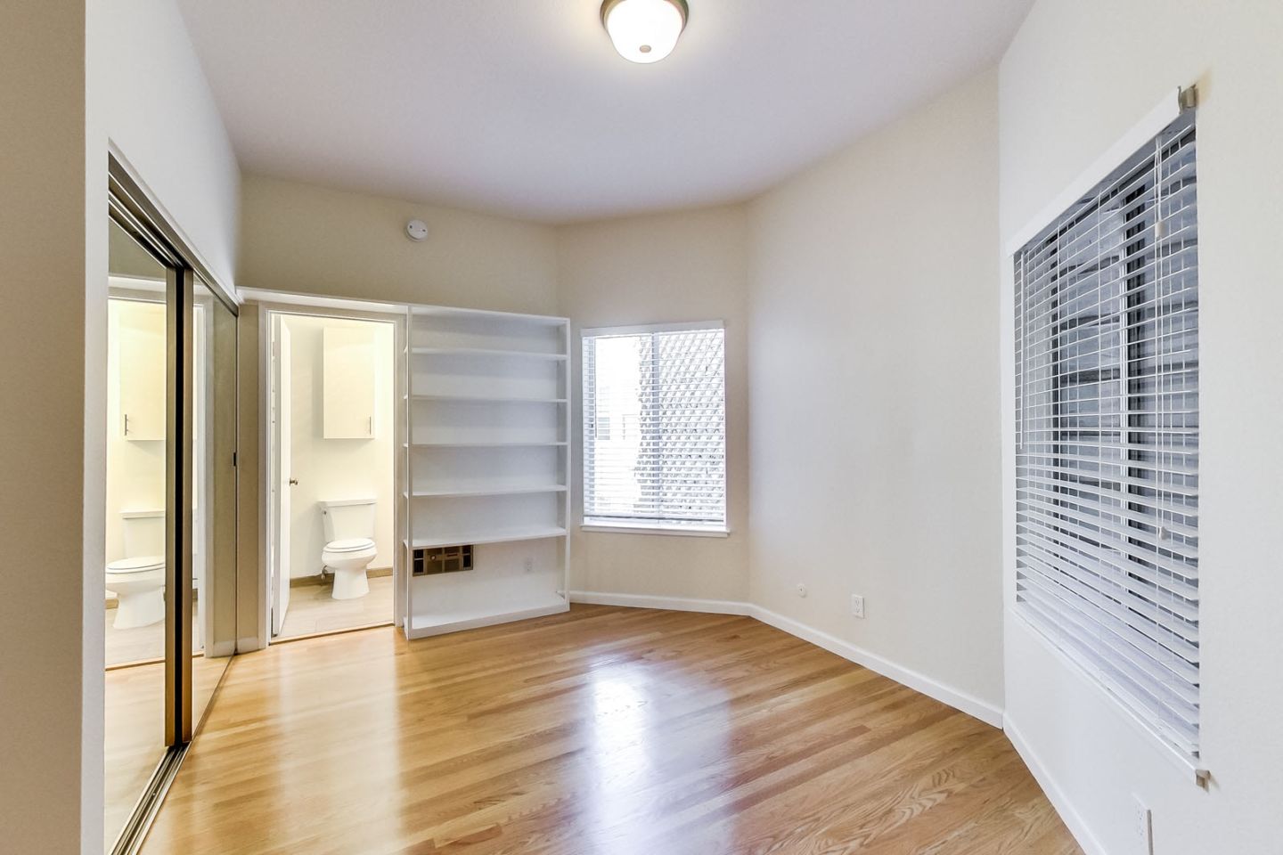977 PINE Apartments Image 35