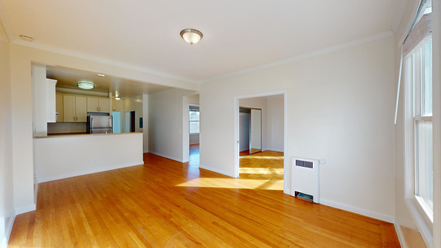 1660 Bay Image 17