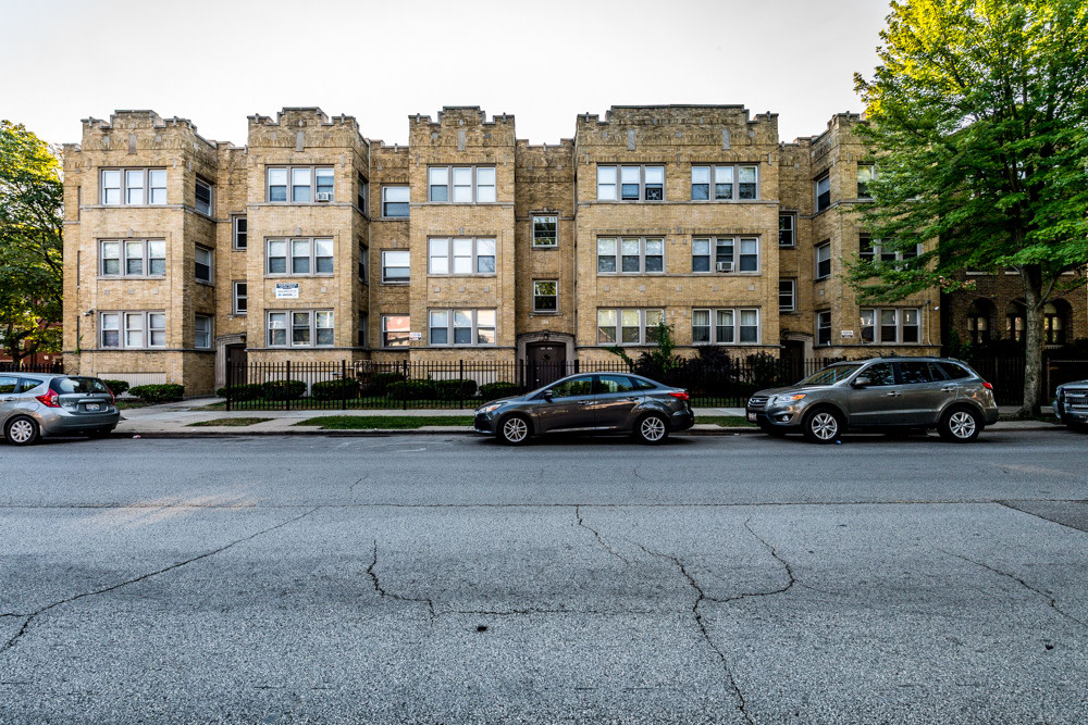 Pangea 7801 S Yates South Shore Apartments Image 2
