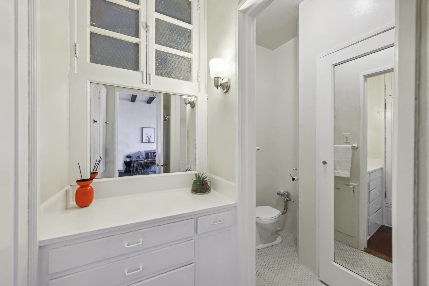 899 Green Street Image 4